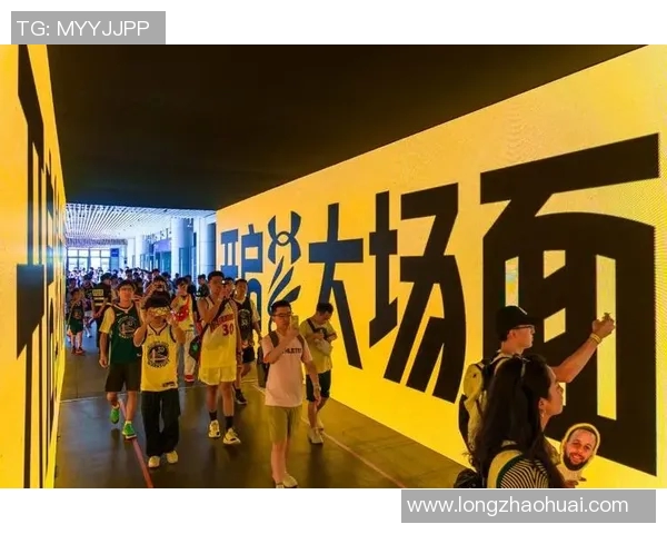 库里场上举动引发球迷热议 多方观点纷纷涌现争议不断