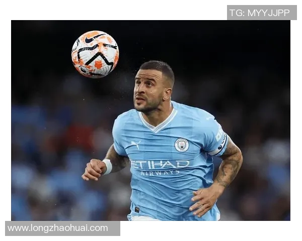 曼城比赛中场上小动作引发热议球迷和专家纷纷讨论背后意义