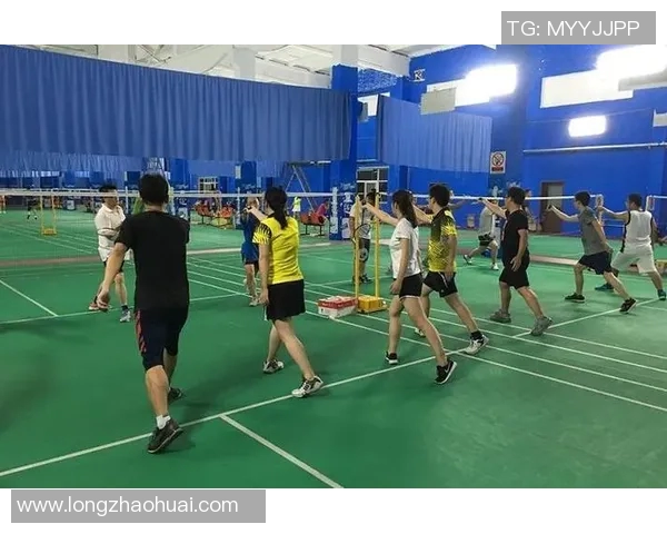 羽毛球比赛中的关键技术动作解析与高效训练技巧分享